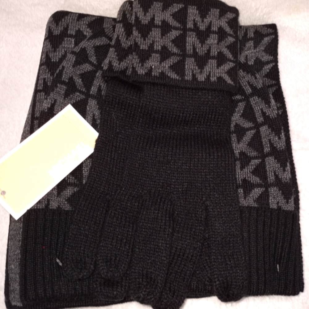 Michael Kors Scarf Hat Gloves Set
